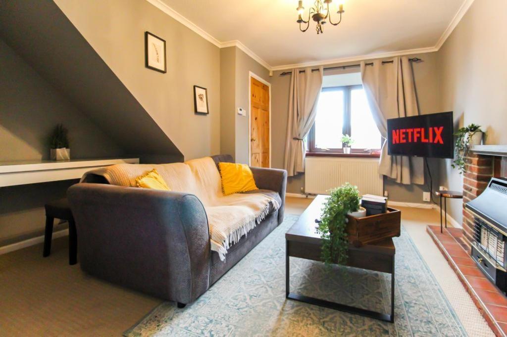 Comfortable 2 Bedroom House With Free Parking Ноттингем Экстерьер фото